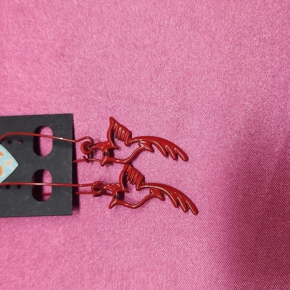 Red flying bird unique earrings - Picture 2 of 3